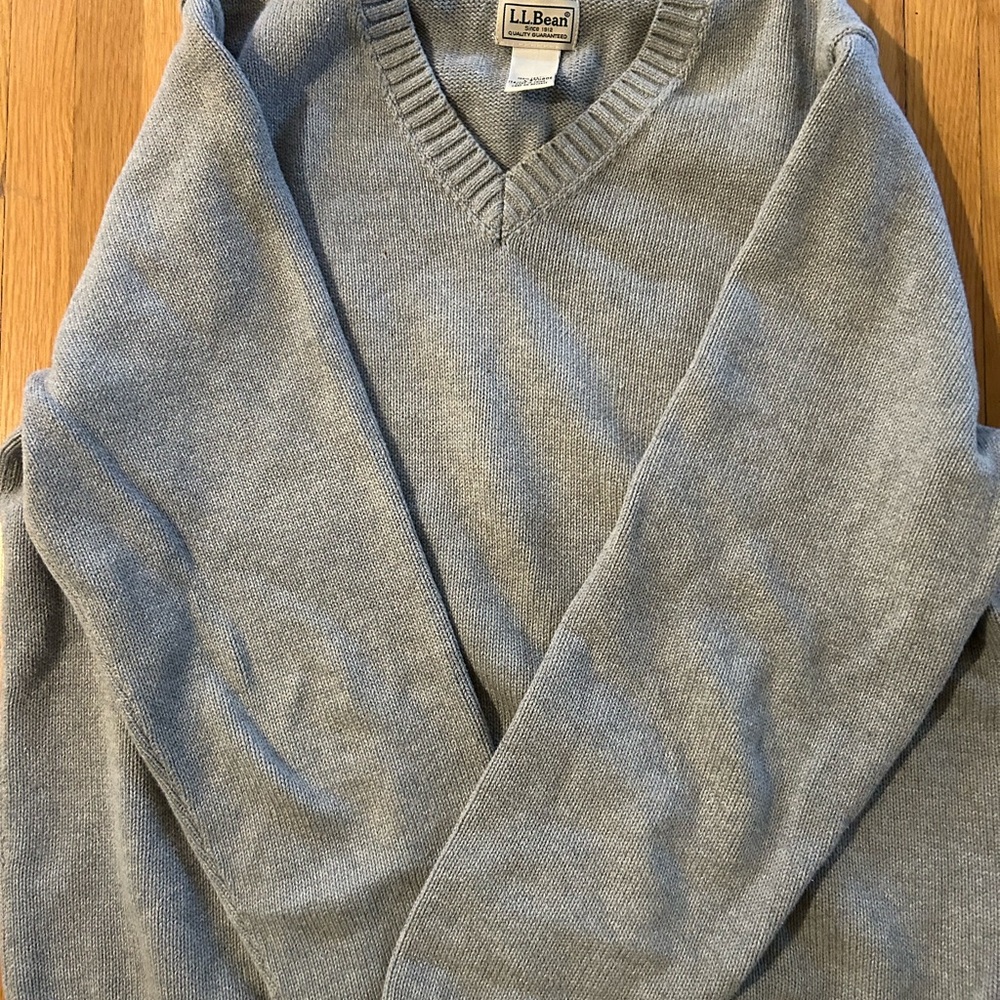 L.L. Bean Light Gray, thick V-Neck Men's Sweater - Picture 2 of 4